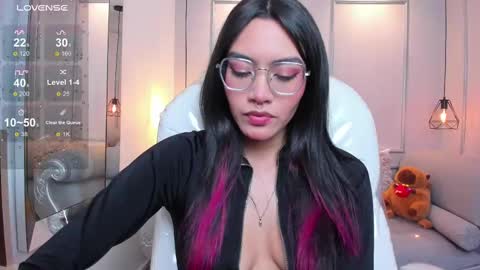 Azura online show from September 9, 2025, 7:13 pm