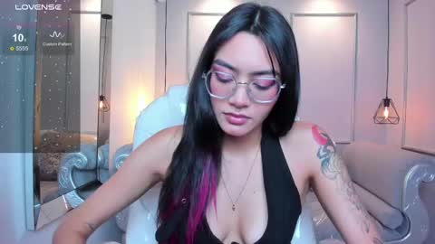 Azura online show from September 22, 2025, 7:16 pm