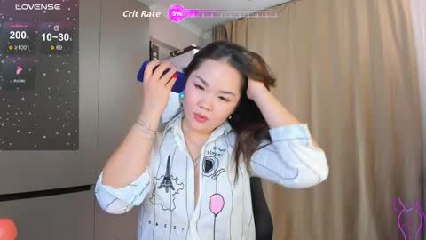 azure_moon online show from February 6, 2026, 6:22 pm