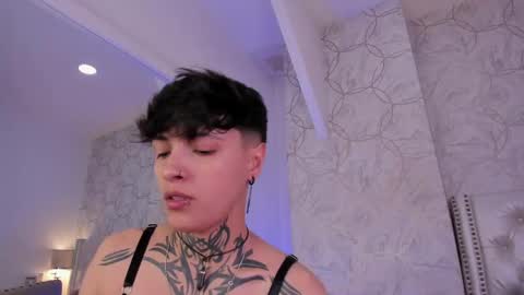 Anny online show from April 19, 2026, 4:12 am