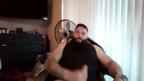 Snapshot of b713htx chatting on February 22, 2025, 9:59 pm Miguel online show from February 22, 2025, 9:59 pm