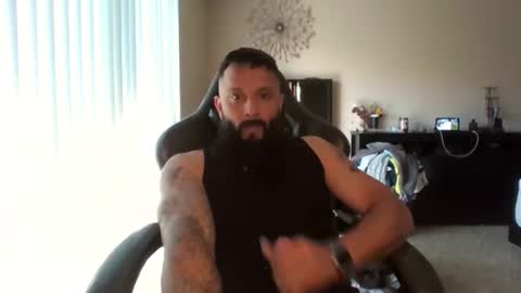 Snapshot of b713htx chatting on September 28, 2025, 4:01 pm Miguel online show from September 28, 2025, 4:01 pm