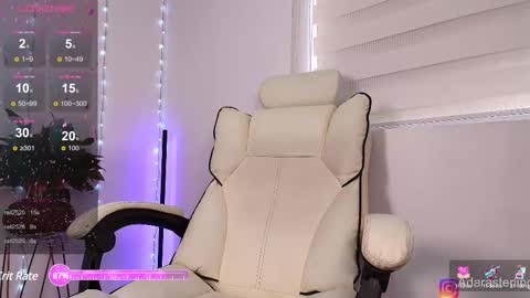 Snapshot of babepeach chatting on February 28, 2025, 8:28 pm adara sterling online show from February 28, 2025, 8:28 pm