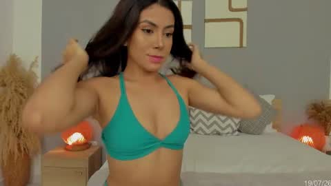 itzell  online show from July 20, 2026, 3:43 am