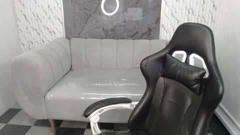 baby_khloe_b online show from March 16, 2026, 1:04 pm