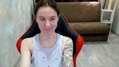 baby_kitte online show from December 19, 2025, 3:02 am