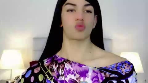 KENDALL online show from October 7, 2025, 7:44 pm