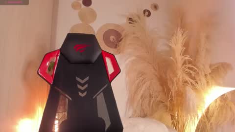 FOLLOW ME  online show from January 6, 2026, 2:48 am