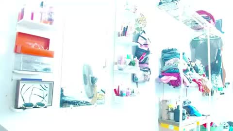 babybombom08 online show from June 19, 2026, 7:06 pm