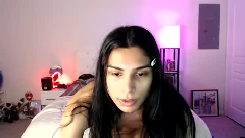 Snapshot of babyempathy chatting on February 18, 2025, 11:00 am akira online show from February 18, 2025, 11:00 am