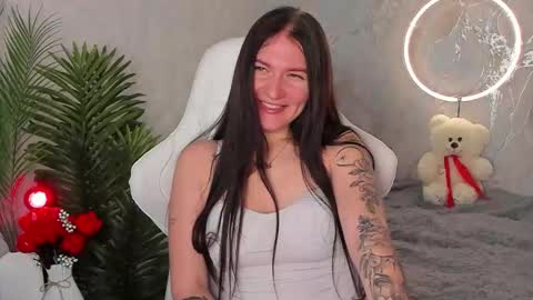 Sophia online show from November 27, 2025, 3:52 am