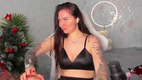 Sophia online show from December 14, 2025, 4:18 am