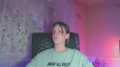 Sonya online show from November 6, 2025, 8:43 pm