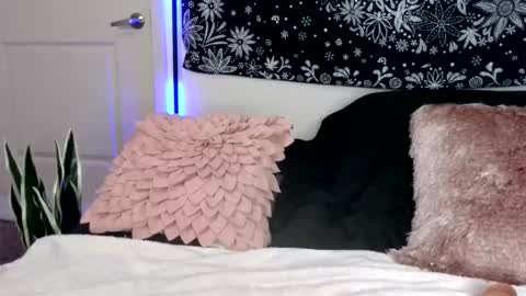 babyred online show from April 15, 2026, 8:32 am