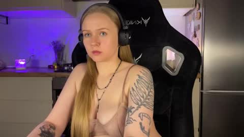 Snapshot of babyytonight chatting on October 2, 2025, 3:35 am NEXT STREAM 1AM GMT3 Alice online show from October 2, 2025, 3:35 am