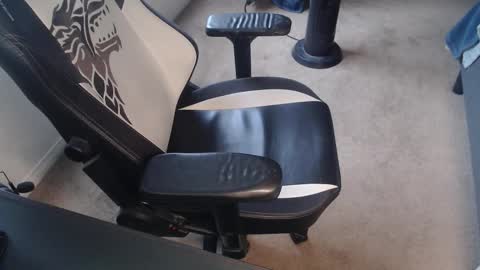 Snapshot of baddaddy77 chatting on March 23, 2026, 12:14 am baddaddy77 online show from March 23, 2026, 12:14 am