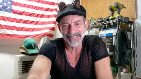 Snapshot of badnightwolf chatting on September 20, 2025, 8:15 am Silver online show from September 20, 2025, 8:15 am