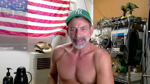Snapshot of badnightwolf chatting on September 21, 2025, 2:40 pm Silver online show from September 21, 2025, 2:40 pm