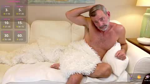 Snapshot of badnightwolf chatting on October 12, 2025, 4:00 am Silver online show from October 12, 2025, 4:00 am