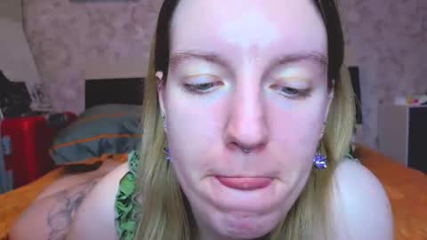 holly online show from February 1, 2026, 3:32 pm