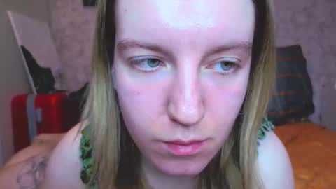 holly online show from February 3, 2026, 3:39 pm