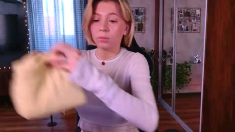 Elly online show from February 21, 2026, 3:18 am