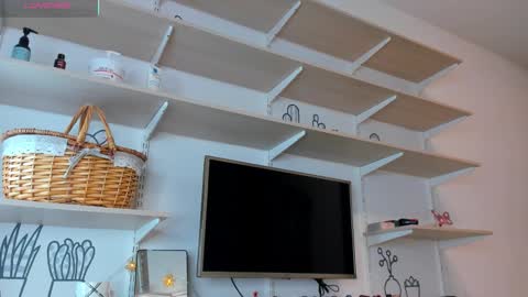 Kira online show from March 9, 2026, 11:53 pm