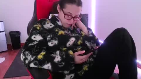bambiboo8113 online show from January 18, 2025, 9:13 pm