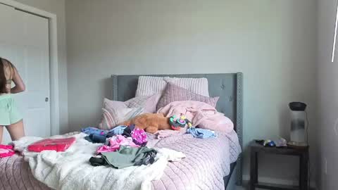 bambifarrina online show from April 21, 2026, 2:23 pm