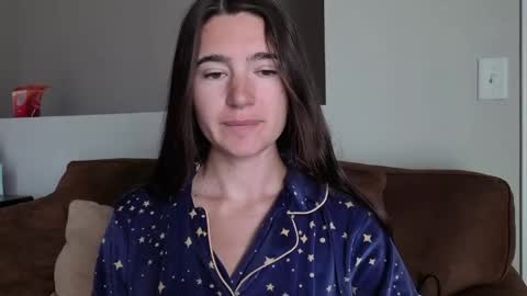 Snapshot of bambifarrina chatting on May 21, 2026, 2:35 pm bambifarrina online show from May 21, 2026, 2:35 pm