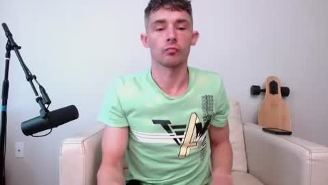 bananacurvesleft online show from June 23, 2026, 3:21 pm