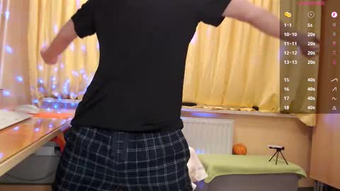       online show from October 5, 2025, 6:17 pm