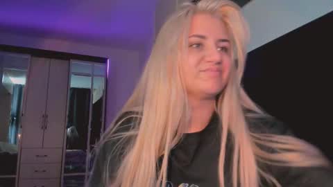 barbarasiren online show from October 12, 2025, 4:06 pm