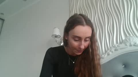 Kate online show from April 25, 2026, 3:53 pm