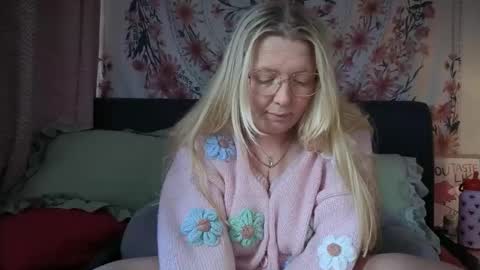 barbiegirl966 online show from April 14, 2026, 9:37 am