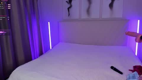  Emma online show from October 19, 2025, 9:04 pm