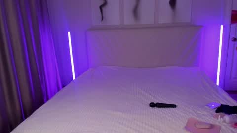  Emma online show from April 12, 2026, 7:52 pm