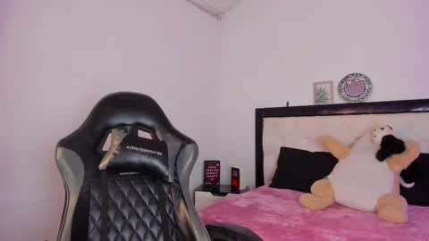 Snapshot of barbieteeen chatting on November 23, 2025, 5:57 pm Barbie... online show from November 23, 2025, 5:57 pm