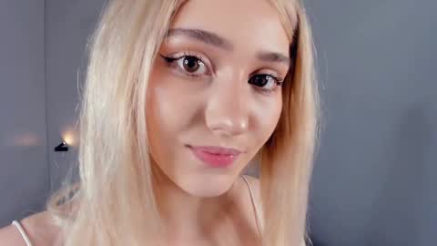 Mia online show from April 5, 2026, 4:37 pm