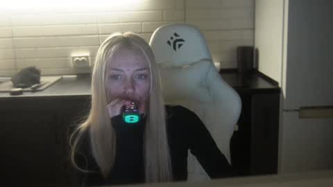 barbinsss online show from December 25, 2024, 9:22 pm