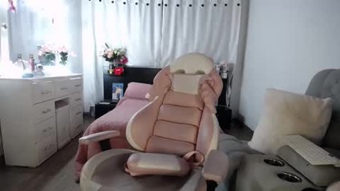 VALENTINA online show from December 4, 2025, 2:32 am