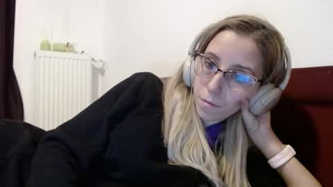 Lena online show from February 4, 2026, 6:47 pm