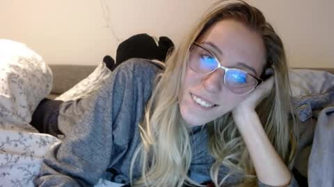 Lena online show from March 25, 2026, 6:47 pm