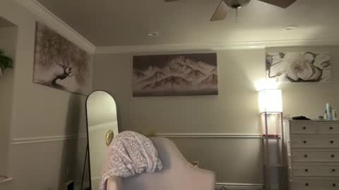 chicka online show from April 10, 2026, 3:01 am