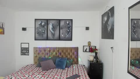 bastian_jones1 online show from December 3, 2025, 7:01 pm