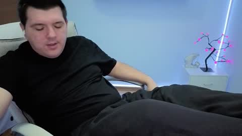 Snapshot of basystem8 chatting on November 12, 2025, 4:02 am BASY online show from November 12, 2025, 4:02 am