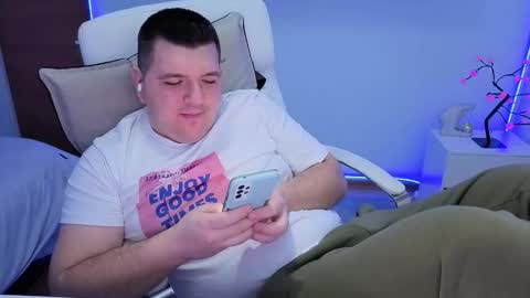 Snapshot of basystem8 chatting on November 20, 2025, 4:45 am BASY online show from November 20, 2025, 4:45 am