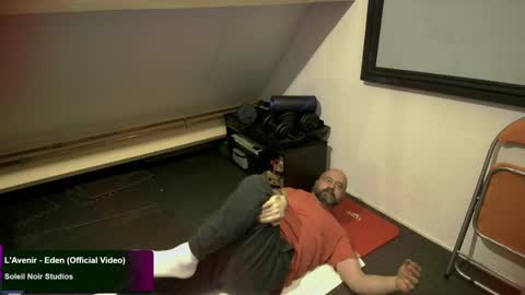 bazzz_8 online show from January 19, 2025, 6:21 pm