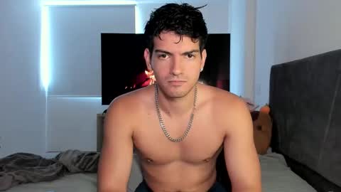 Valentino online show from October 16, 2025, 8:32 pm