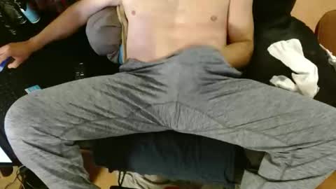 bbboooyyy11 online show from October 22, 2025, 1:50 am